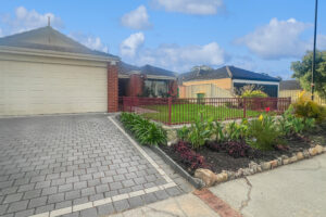 R4022660 LAKELANDS 2025 10 15 231529